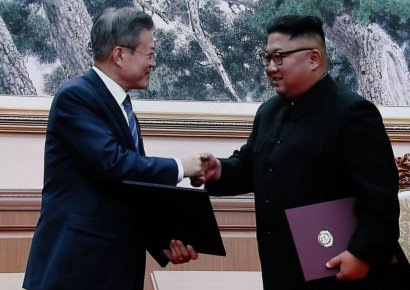 [평양회담]南北정상, 한반도 비핵화 '담판'…'9월평양공동선언' 서명(종합)
