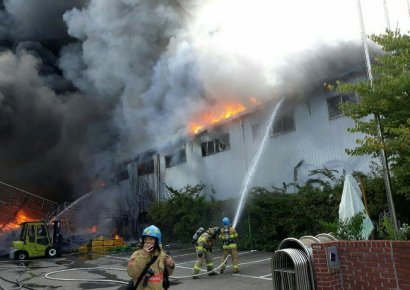 경기 시흥 자동차 부품·플라스틱 공장서 화재…중국인 1명 사망