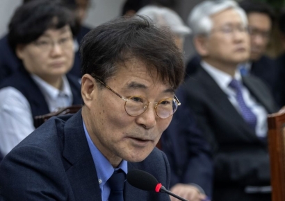 검찰, '文정부 부동산 통계조작 의혹' 장하성 前정책실장 소환 조사