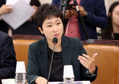 이언주 “손혜원, 대규모 권력남용프로젝트…감옥에 있는 최순실 억울할 것”