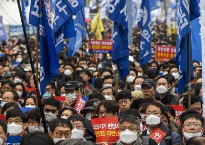 '오진의사 법정구속 반발' 의사들 또 거리에…"의료분쟁특례법 요구"