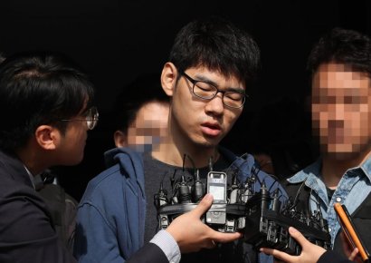 “형을 도왔느냐” 강서구 PC방 살인사건, 김성수 동생 입 열었다 