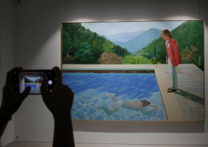 호크니作 '예술가의 초상' 1020억 낙찰…'경매 40초만에 역대 최고가'