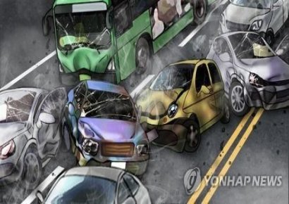 영암 자동차전용도로서 사고처리 지연으로 차량 6대 추돌…4명 사상