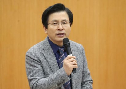 황교안, '변수'에서 '상수'로…요동치는 한국당 당권 경쟁 