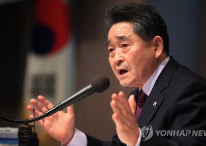 지만원 ‘늪’에 빠진 한국당 쇄신 이벤트