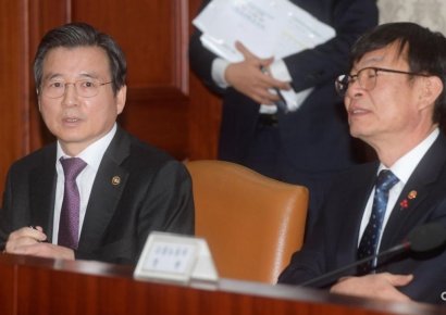 김상조 "법률로 최저임금 업종·지역별 차등 어려워"