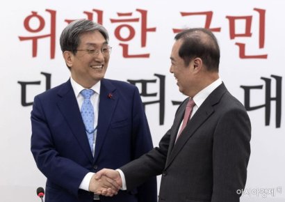 한국당 찾은 노영민 "민생 경제에 與野 없어…소통할 것"