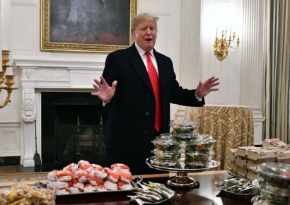 [포토]"셧다운 때문에"…햄버거·피자로 백악관 만찬 차린 트럼프