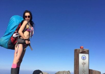 '비키니 등산가' 추락사…CNN "저체온증으로 사망"