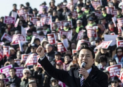 김진태, 당 대표 출마선언…지지자 모아 勢 과시 