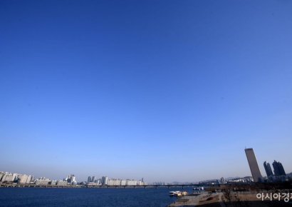 [포토] 파란 하늘 회복한 서울 