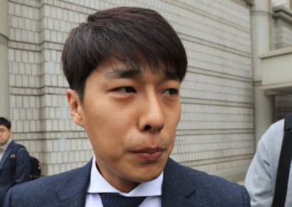 '친모 청부 살해' 계획 중등교사 징역 2년…"내연 관계가 범행에 영향"