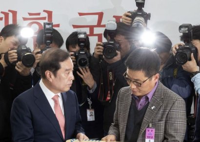 "망언에 분노" 5·18 단체, 국회 항의 방문…한국당 공식 사과(종합)