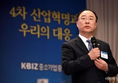 홍남기 "대통령 최저임금 발언, 정책바뀌는 것은 아냐"(종합)