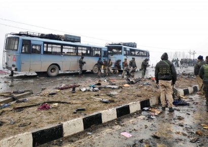 인도령 카슈미르서 최악의 자폭테러…최소 42명 사망·38명 부상