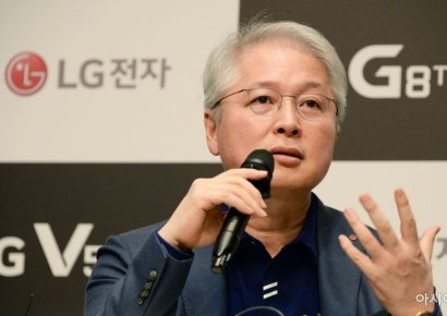 '위기의 LG폰' 이끄는 권봉석 사장 "G8·V50 5G 동시 공개"(종합)