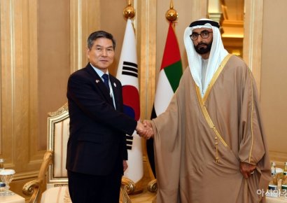 정경두, UAE 국방특임장관 회담…"韓방산기업 관심 당부"