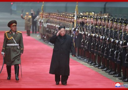 핵 포기 반발했던 '군심' 잡기나선 김정은…중대장 행사 참석