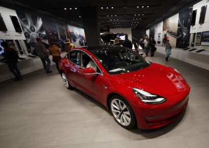 한국에선 안 된다고 했는데…'USB 꽂으면 완전자율주행' 해킹 툴 논란[으라車車]