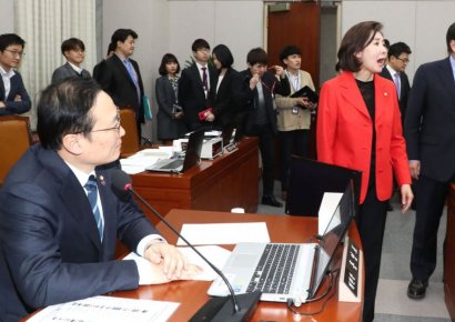나경원 또 충돌…한국당 퇴장 속 입조처장 임명안 통과