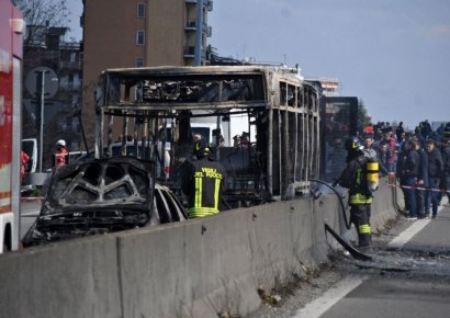이탈리아서 스쿨버스 운전기사가 버스 방화…학생 51명 무사구출