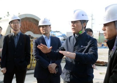 포항지열발전소 찾은 성윤모 "전문가팀 구성해 복구방안 마련할 것"