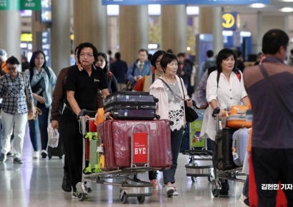 8만원대 강릉호텔 60만원대 '껑충'…한·중·일 황금연휴 이미 '만실' 