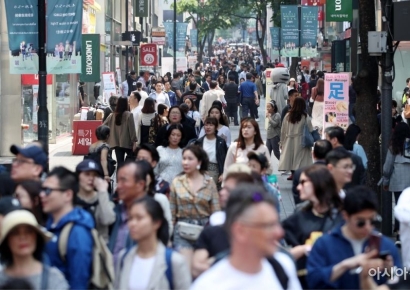 황금연휴에 놀러 다니는 건 외국인 뿐…고급 호텔·뷔페서 실종된 현지인들[日요일日문화]