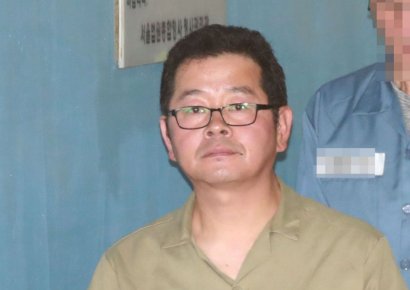 ‘윤석열 협박’ 보수 유튜버 1심서 징역 1년…법정구속
