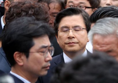 北 "한국당은 독재 혈통 물려받은 깡패집단" 고발장 발표