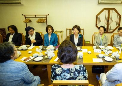 [포토]여성독립운동가 후손들과 의견 나누는 진선미 장관