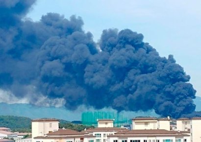 '2단계 대응' 경남 부품 제조 공장 화재…확대 가능성 있다