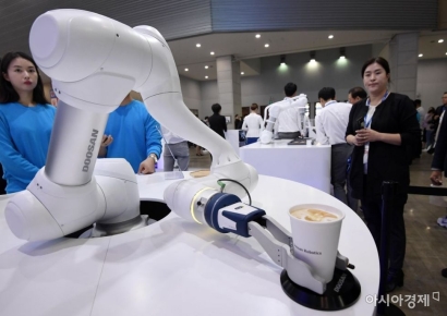 피지컬 AI 인재 양성한다…두산로보틱스, 폴리텍에 로봇 4대 기증