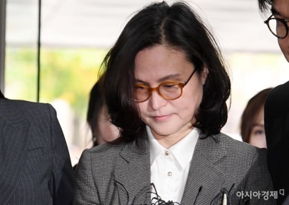 정경심, 조국 면회하더니 "독방 한기에 얼굴 얼어…차가운 시간 이기자"