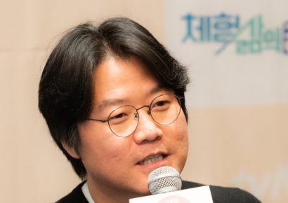 비행기서 만취 승객 난동 막은 남성…"나PD였다"