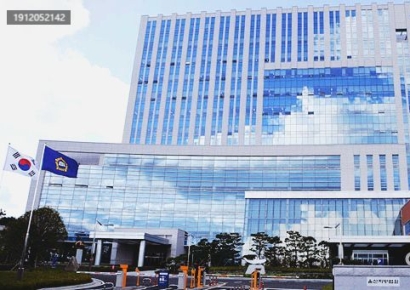 "어쩌라고요" 말대꾸 9살 학생 멱살 잡은 초등 교사 '실형'