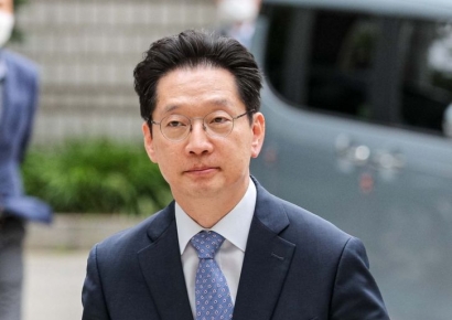 일시 귀국하는 '친문 적자' 김경수, 비명 구심점 되나