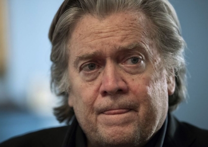 트럼프 책사 배넌 "머스크 마약복용·불법체류 의혹 조사해야"