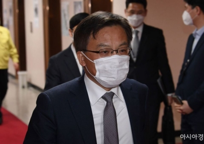 '뺑소니 논란' 김호중, 변호인에 조남관 전 검찰총장 대행 선임