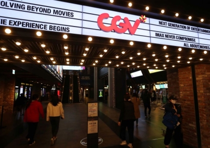 "주주님들, 저희도 K뷰티 열풍에 올라탈게요"…극장도 섬유화학 회사도 '정관 변경'