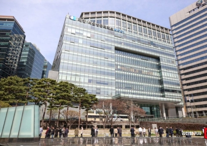 내년 산업 기상도, 제약 맑지만 반도체·차·이차전지는?