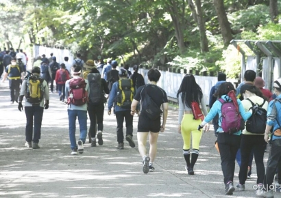 등산에 빠진 MZ세대…산 좋아하는 '아재' 취미는 옛말