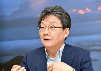 유승민 "김민전·윤상현, 뭐하는 짓인지…국힘 극우화 위험"