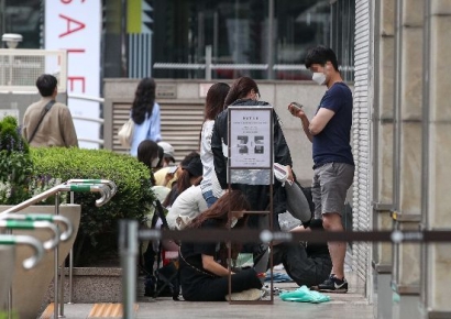 콧대 꺾인 '에루샤'…불경기에 가격 인상 '주춤'