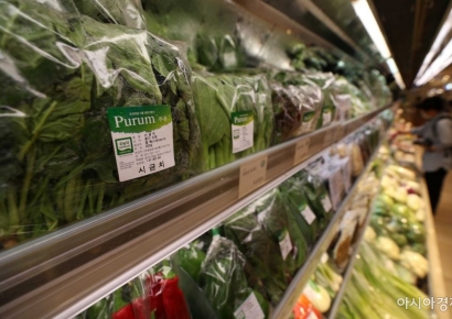 물로 씻고 껍질 벗겨도 '잔류 농약'…우려 높은 12가지 채소는?