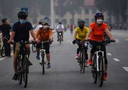 주 4일만 나오라더니 이번엔 "출장도 줄여라"…기름값 뛰는 동남아의 고육책