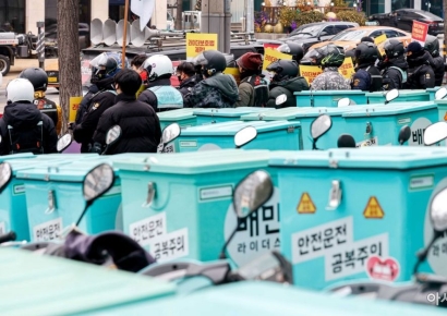 "월수입 40만원 늘었다고?"…배민 주장에 라이더들 분노 