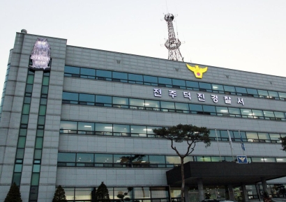 할머니가 몰던 차, 주차장 벽 들이받아…동승한 손자 사망