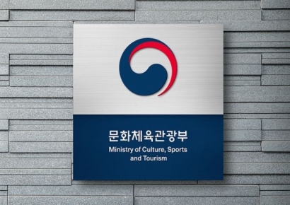 "커피 나오셨습니다" 나만 거슬린 게 아니었다…국민 93% 반응